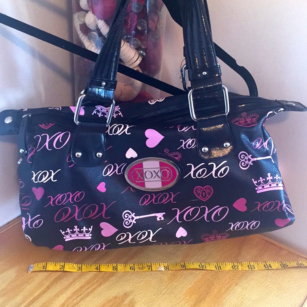 XOXO black purse with xo keys and heart graphics